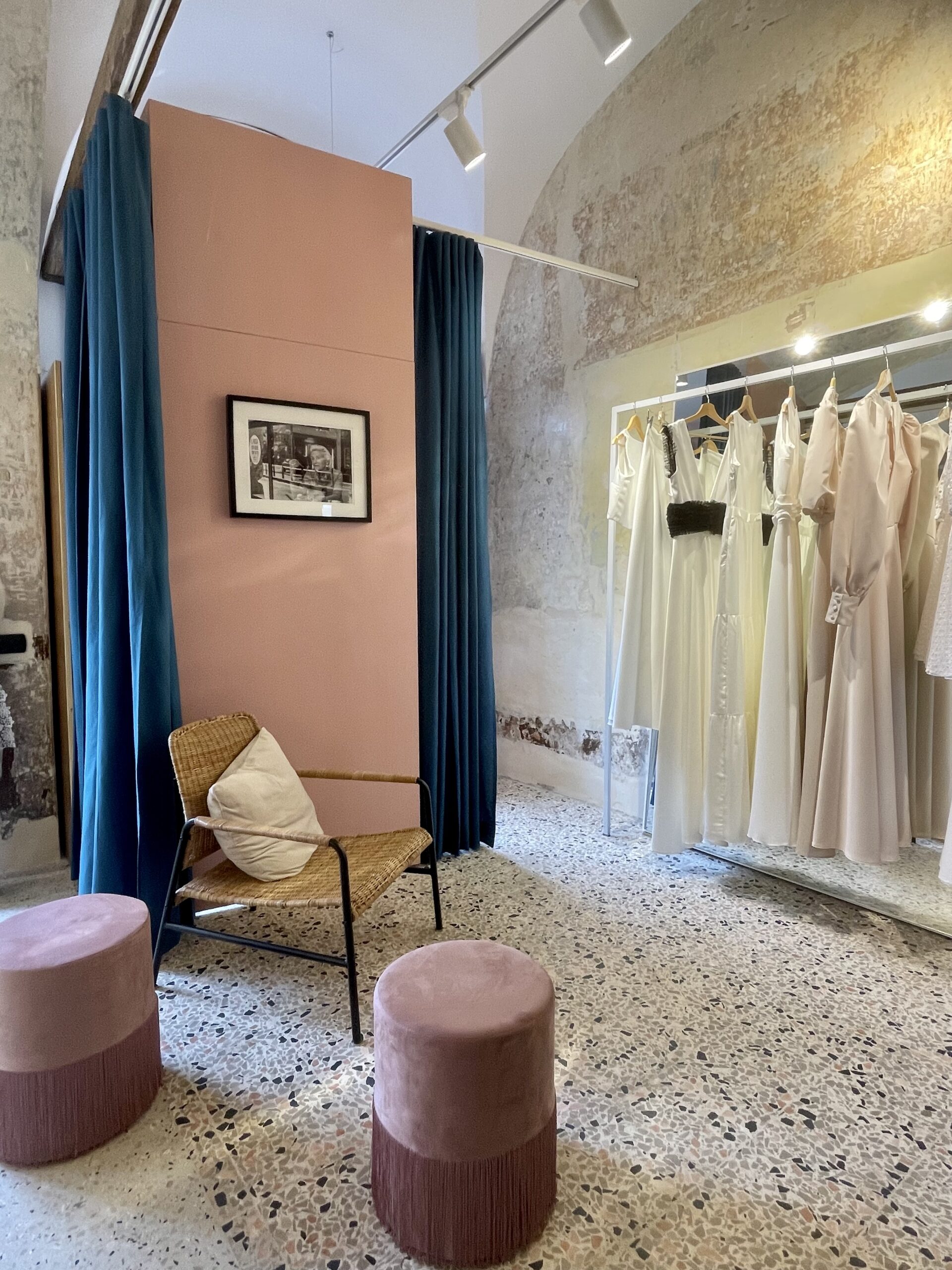 BIANCADOTTOBRE - ABITO DA SPOSA LEGGERO ROMANTICO - ATELIER ABITI DA CERIMONIA NON CONVENZIONALI - ABITI SCIVOLATI